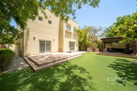 Villa in Meadows, Dubai 4 bedrooms, 337 sq.m. № 61823 - photo 1