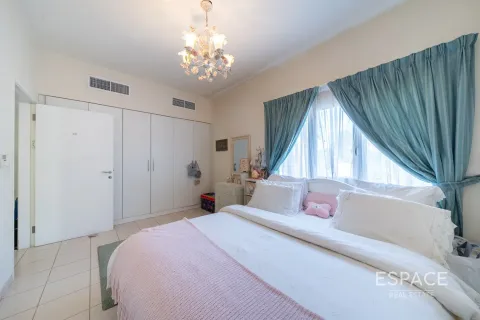 Villa in Meadows, Dubai 4 bedrooms, 337 sq.m. № 61823 - photo 9