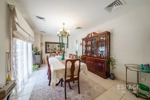 Villa in Meadows, Dubai 4 bedrooms, 337 sq.m. № 61823 - photo 4