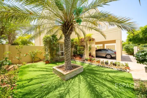 Villa in Meadows, Dubai 4 bedrooms, 337 sq.m. № 61823 - photo 20
