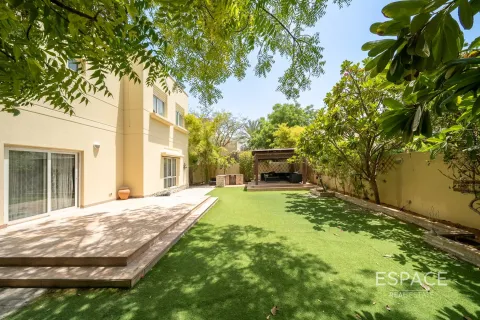 Villa in Meadows, Dubai 4 bedrooms, 337 sq.m. № 61823 - photo 19