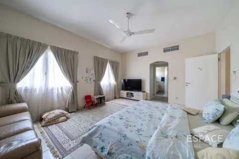 Villa in Meadows, Dubai 4 bedrooms, 337 sq.m. № 61823 - photo 14