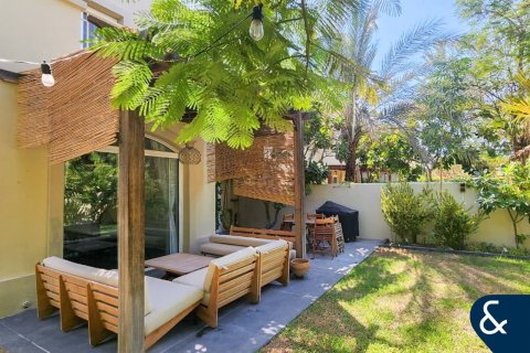 Вилла в Springs 15, The Springs, Дубай, 3 спальни, 167м², № 98705