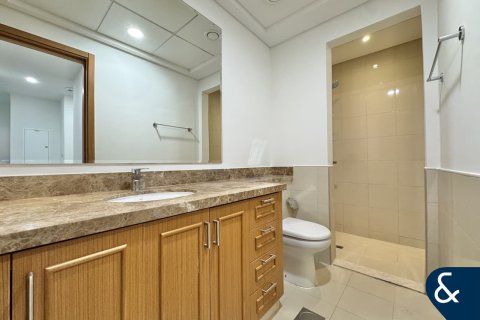 Снять в аренду виллу в Dubai Land, Дубай: 3 спальни, 169м², № 98701 - фото 16