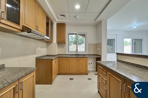 Снять в аренду виллу в Dubai Land, Дубай: 3 спальни, 169м², № 98701 - фото 6