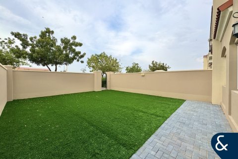 Снять в аренду виллу в Dubai Land, Дубай: 3 спальни, 169м², № 98701 - фото 2