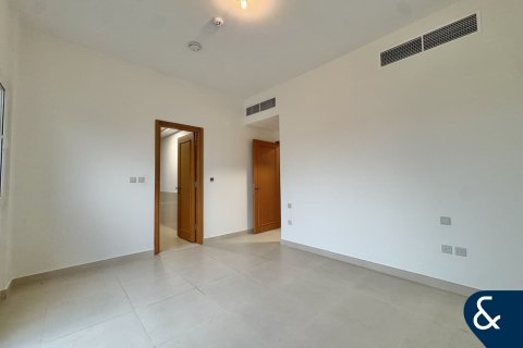 Снять в аренду виллу в Dubai Land, Дубай: 3 спальни, 169м², № 98701 - фото 10