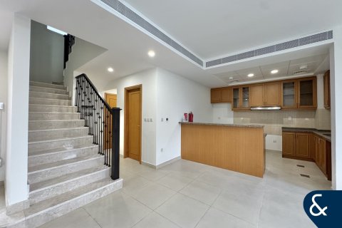 Снять в аренду виллу в Dubai Land, Дубай: 3 спальни, 169м², № 98701 - фото 3