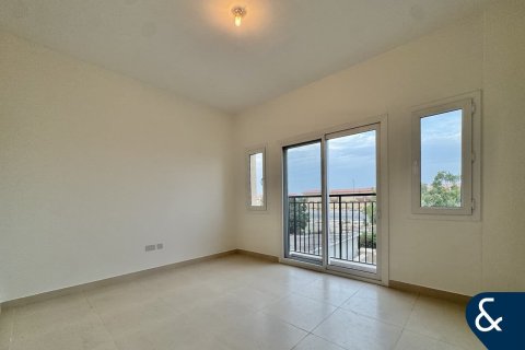 Снять в аренду виллу в Dubai Land, Дубай: 3 спальни, 169м², № 98701 - фото 9