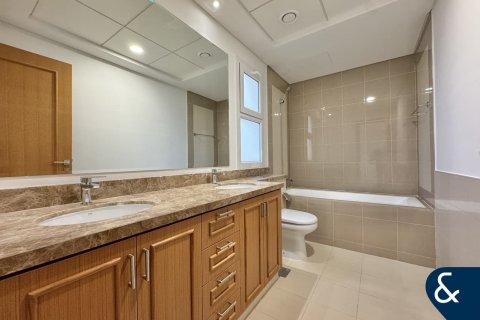 Снять в аренду виллу в Dubai Land, Дубай: 3 спальни, 169м², № 98701 - фото 11