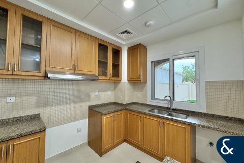 Снять в аренду виллу в Dubai Land, Дубай: 3 спальни, 169м², № 98701 - фото 7