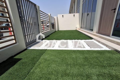 Townhouse in Dubai Land, Dubai 3 bedrooms, 106 sq.m. № 112762 - photo 16