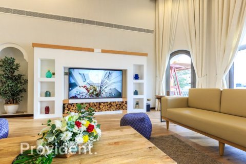 Villa en Palm Jumeirah, Dubai, 4 dormitorios, № 3258 - foto 15