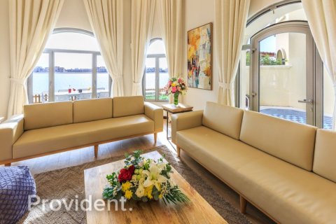 Villa en Palm Jumeirah, Dubai, 4 dormitorios, № 3258 - foto 5