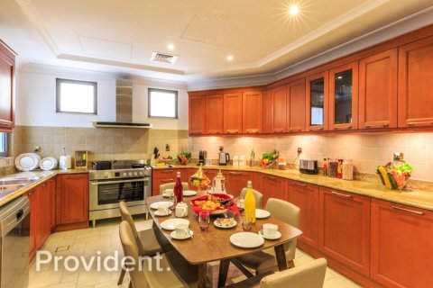 Villa en Palm Jumeirah, Dubai, 4 dormitorios, № 3258 - foto 17