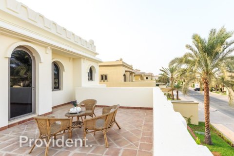 Villa en Palm Jumeirah, Dubai, 4 dormitorios, № 3258 - foto 12