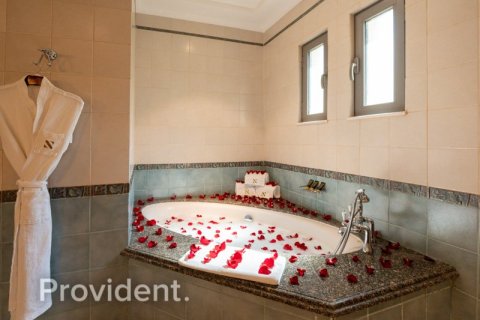 Villa en Palm Jumeirah, Dubai, 4 dormitorios, № 3257 - foto 11