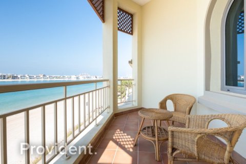 Villa en Palm Jumeirah, Dubai, 4 dormitorios, № 3257 - foto 3