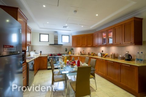 Villa en Palm Jumeirah, Dubai, 4 dormitorios, № 3257 - foto 12