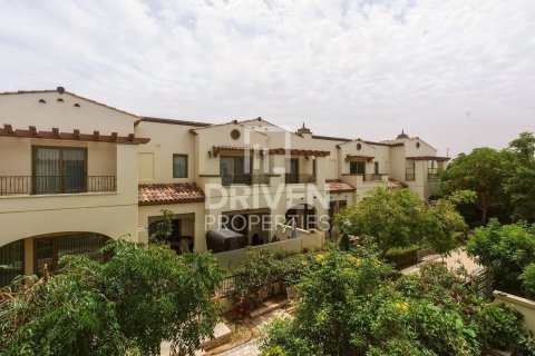 Villa in Mirdif, Dubai 3 bedrooms, 267 sq.m. № 129041 - photo 25