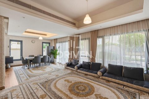 Villa in Mirdif, Dubai 3 bedrooms, 267 sq.m. № 129041 - photo 3