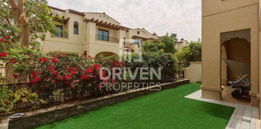 Villa in Mirdif, Dubai 3 bedrooms, 267 sq.m. № 129041