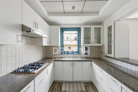 Villa in Mirdif, Dubai 3 bedrooms, 267 sq.m. № 129041 - photo 9