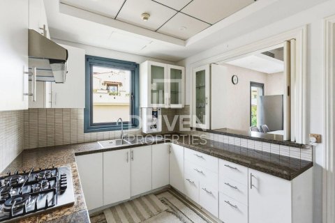 Villa in Mirdif, Dubai 3 bedrooms, 267 sq.m. № 129041 - photo 8