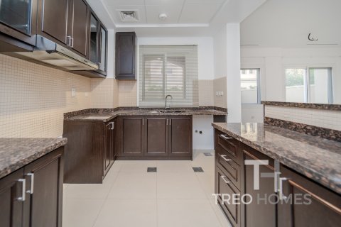 Снять в аренду таунхаус в Casa Viva, Serena, Дубай: 3 спальни, 200м², № 13619 - фото 4