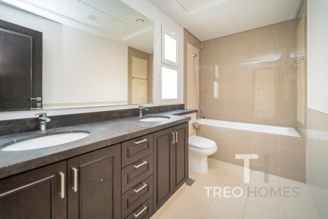 Снять в аренду таунхаус в Casa Viva, Serena, Дубай: 3 спальни, 200м², № 13619 - фото 8