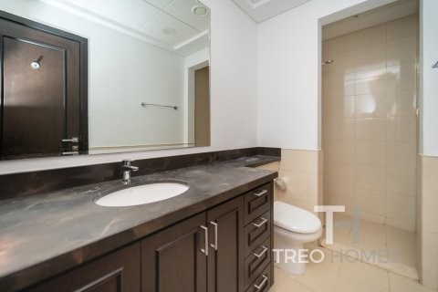 Снять в аренду таунхаус в Casa Viva, Serena, Дубай: 3 спальни, 200м², № 13619 - фото 11