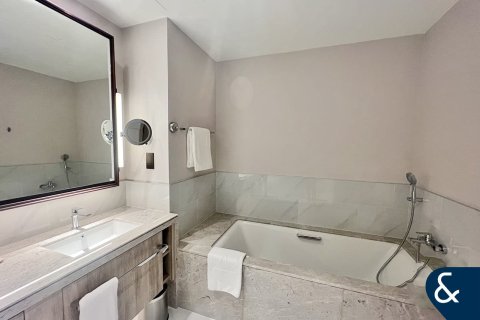 Снять в аренду квартиру в Address Harbour Point, Dubai Creek Harbour (The Lagoons), Дубай: 2 спальни, 134м², № 76636 - фото 17