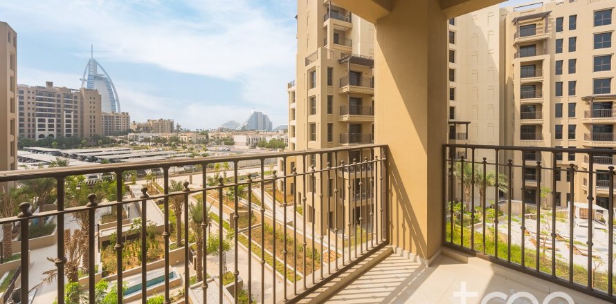 Квартира в Дубае, 2 спальни, 105.91м², № 119996