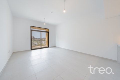 Снять в аренду квартиру в Дубае: 2 спальни, 105.91м², № 119996 - фото 2