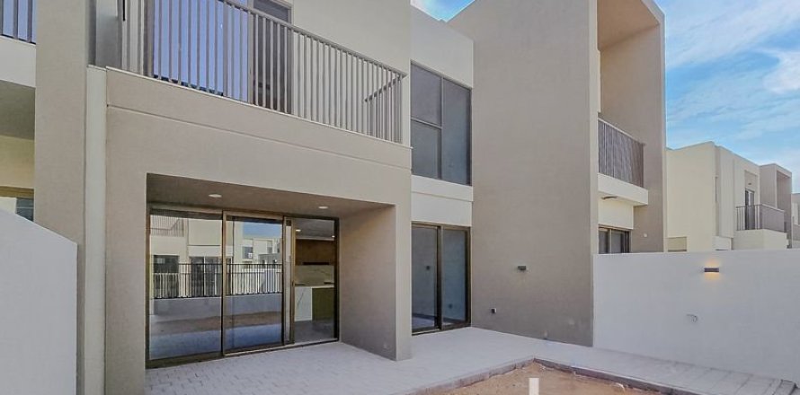 Вилла в Дубае, 3 спальни, 184.51м², № 119998