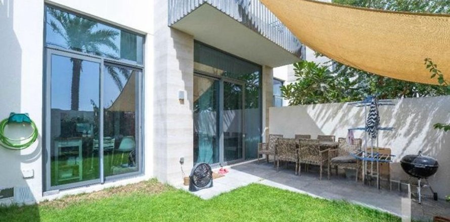Villa en Dubai, 3 dormitorios, 128.6 m², № 109298