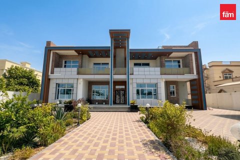 Villa in Dubai 9 bedrooms, 1712.3 sq.m. № 119149