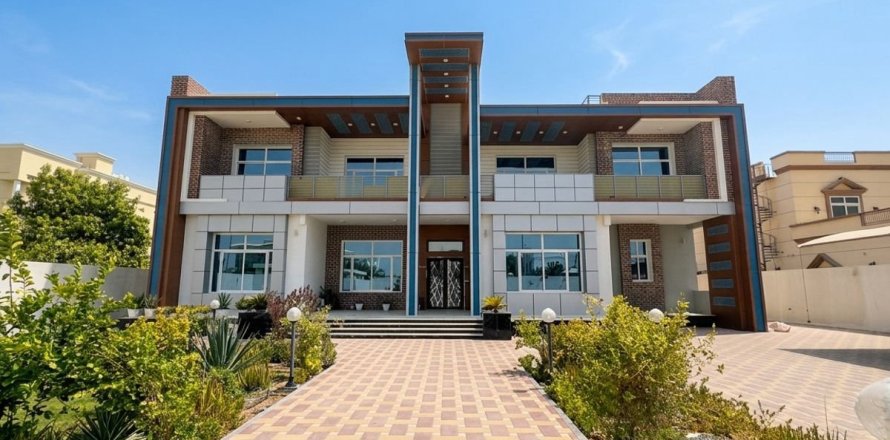 Villa in Dubai 9 bedrooms, 1712.3 sq.m. № 119149