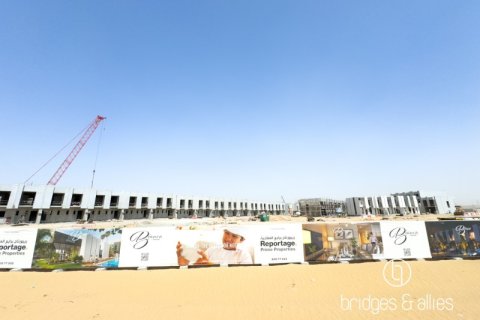 Villa in Dubai Land, Dubai 4 bedrooms, 187.2 sq.m. № 18307 - photo 1