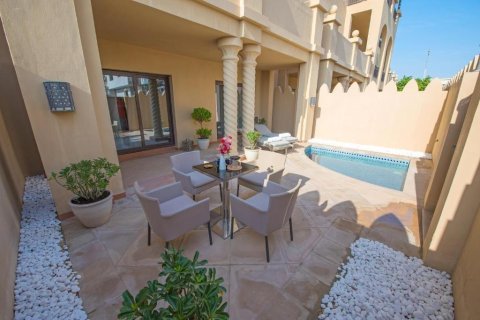 Townhouse in Palm Jumeirah, Dubai 3 bedrooms, 456 sq.m. № 120570