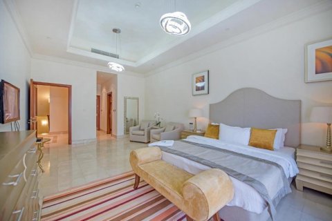 Townhouse in Palm Jumeirah, Dubai 3 bedrooms, 456 sq.m. № 120570 - photo 15