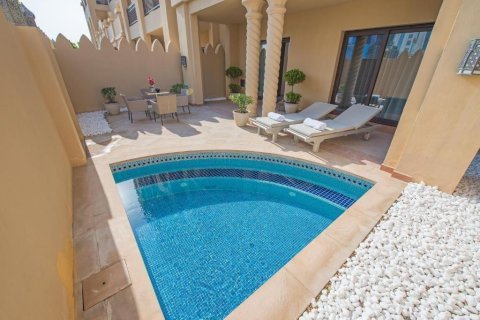 Townhouse in Palm Jumeirah, Dubai 3 bedrooms, 456 sq.m. № 120570 - photo 2