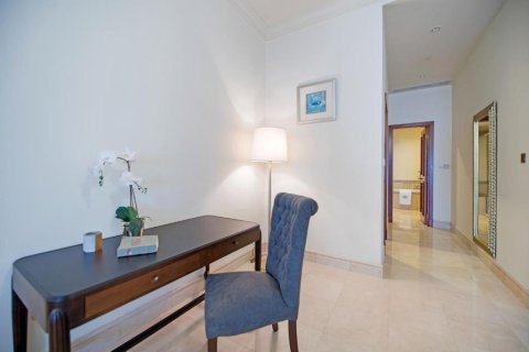 Townhouse in Palm Jumeirah, Dubai 3 bedrooms, 456 sq.m. № 120570 - photo 24
