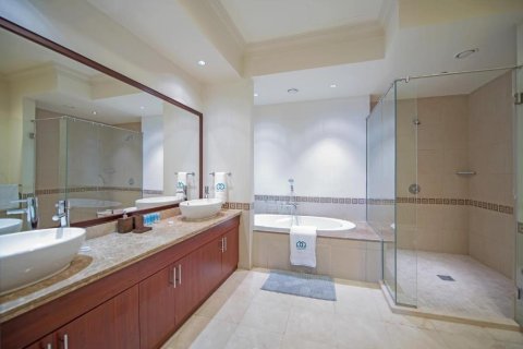 Townhouse in Palm Jumeirah, Dubai 3 bedrooms, 456 sq.m. № 120570 - photo 11