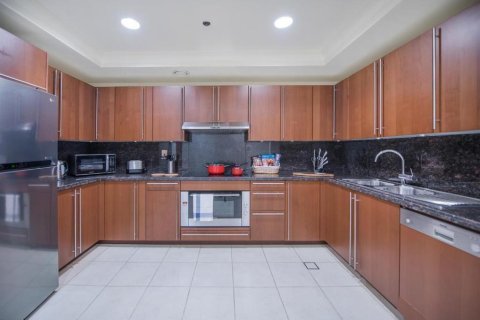 Townhouse in Palm Jumeirah, Dubai 3 bedrooms, 456 sq.m. № 120570 - photo 7