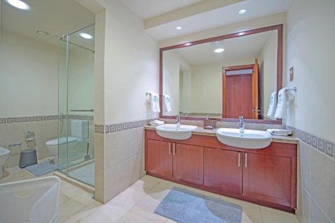 Townhouse in Palm Jumeirah, Dubai 3 bedrooms, 456 sq.m. № 120570 - photo 17