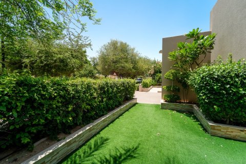 Villa in Dubai 4 bedrooms, 353 sq.m. № 109611 - photo 3
