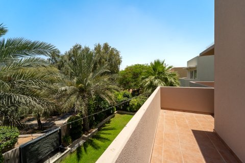 Villa in Dubai 4 bedrooms, 353 sq.m. № 109611 - photo 29