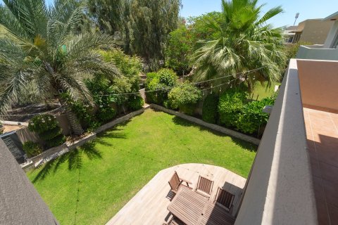 Villa in Dubai 4 bedrooms, 353 sq.m. № 109611 - photo 2