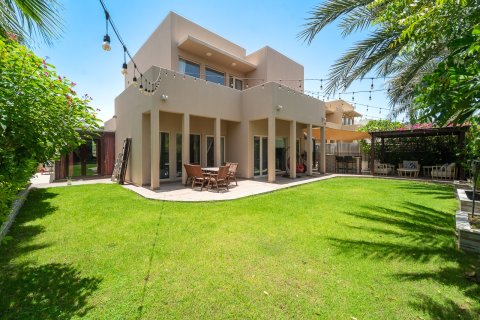 Villa in Dubai 4 bedrooms, 353 sq.m. № 109611